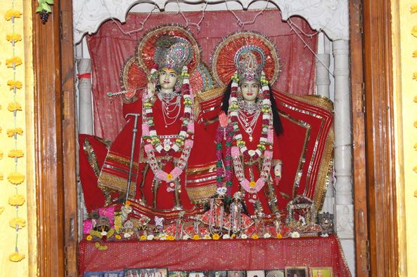 Darshan of Shri Radha Krishna at Shri Jagannath Dham, Vrindavan