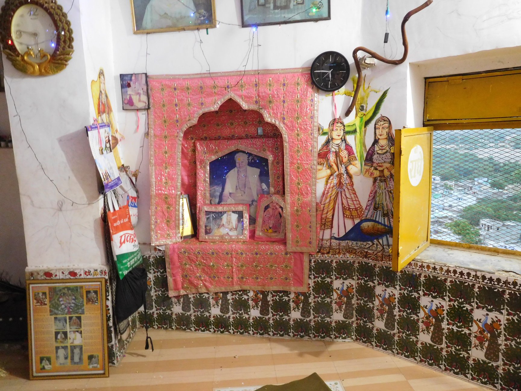 मोरकुटी, बरसाना में मोरकुटी के अंदर का सुन्दर दृश्य
