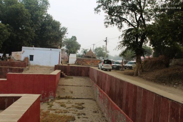 Outside view of Peeli Pokhar or Priya Kund, Barsana