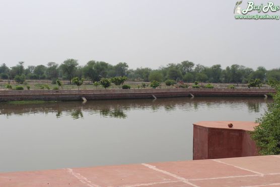 Darshan of Maan Sarovar at Maan Sarovar or Mana Sarovar, Vrindavan