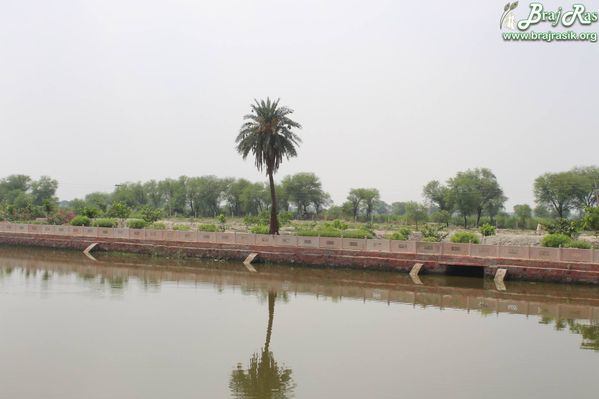 Shri Maan Sarovar darshan at Maan Sarovar or Mana Sarovar, Vrindavan