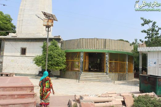 Close darshan of Maan Sarovar Temple at Maan Sarovar or Mana Sarovar, Vrindavan