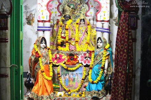 Full darshan of Shri Radha Krishna along with Lalita and Vishakha at Jhadu Mandal, Vrindavan
