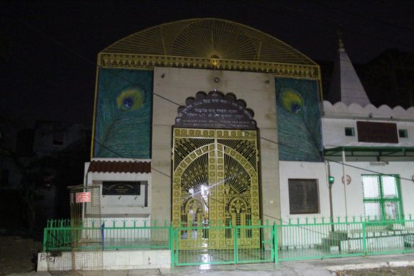 View of gate from outside at Jhadu Mandal, Vrindavan