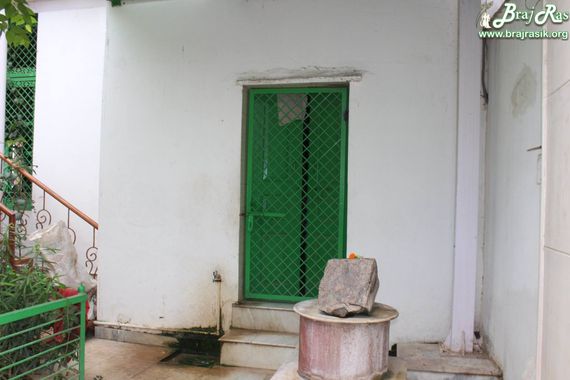 Inside view at Jhadu Mandal, Vrindavan