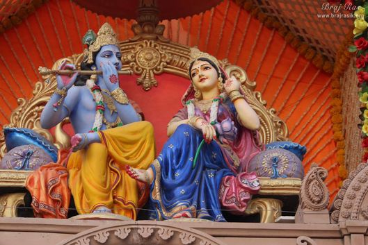 Darshan of Shri Radha Krishna seated on a throne at Rangeeli Mahal - Barsana