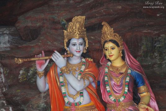 Half darshan of Shri Radha Krishna at Rangeeli Mahal - Barsana