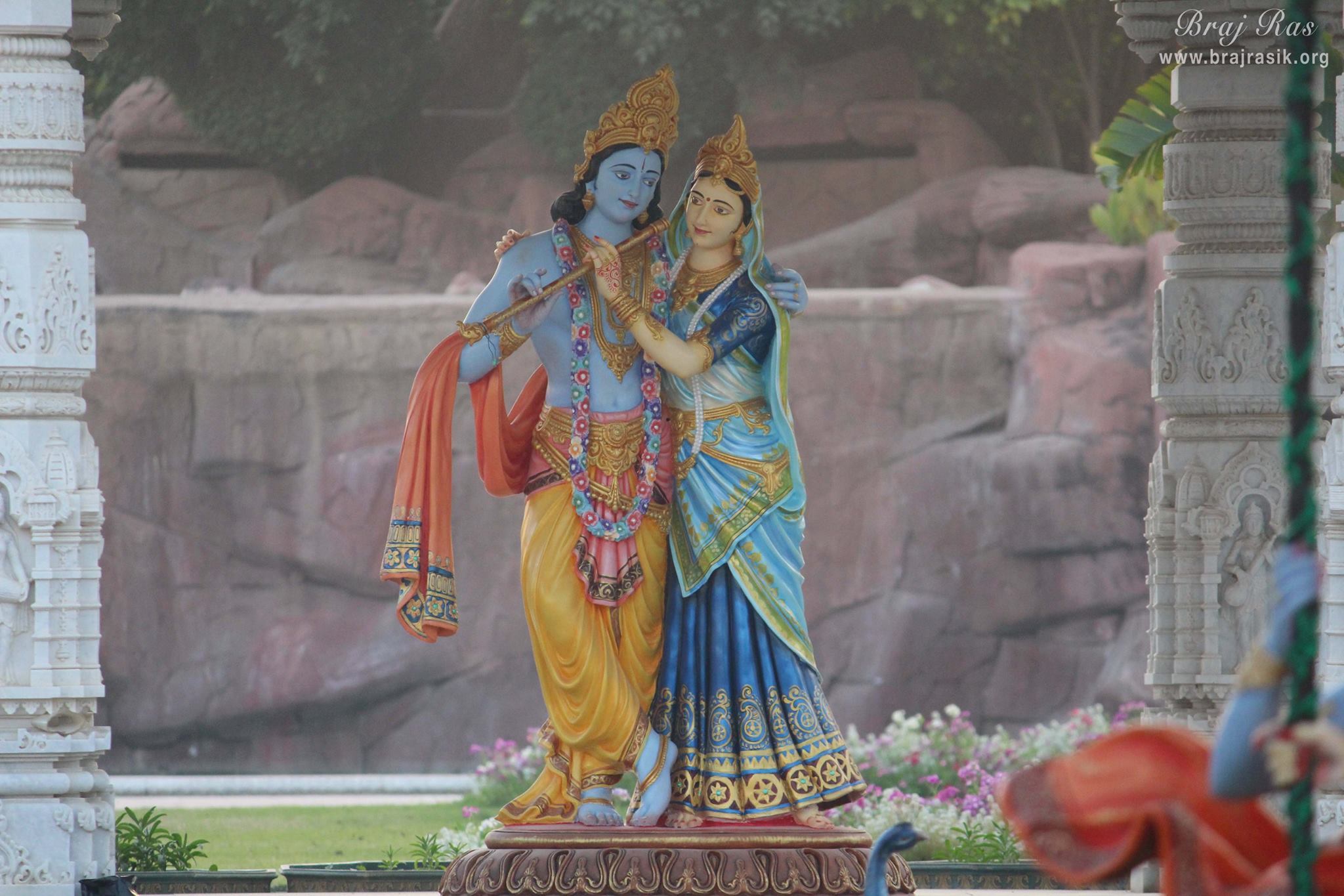 Full darshan of Shri Radha Krishna at Rangeeli Mahal - Barsana