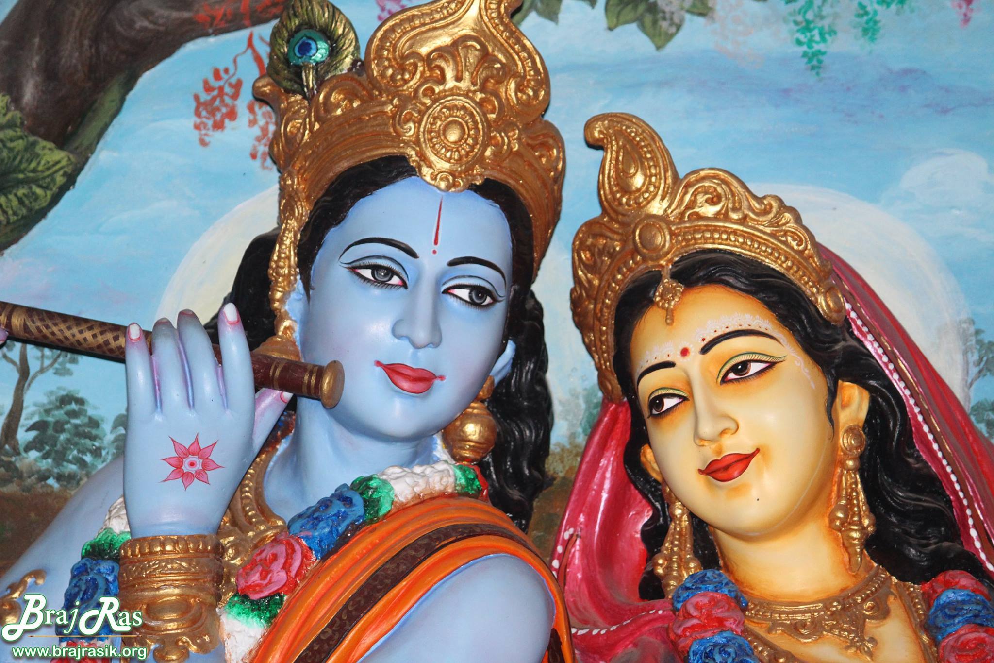 Closeup view of Shri Radha Krishna at Rangeeli Mahal - Barsana