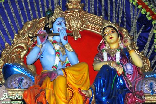 Beautiful darshan of Shri Radha Krishna seated on a throne at Rangeeli Mahal - Barsana