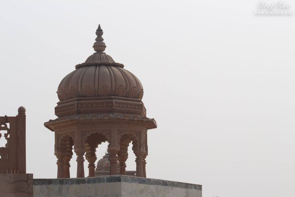 View of a small dome at Rangeeli Mahal - Barsana