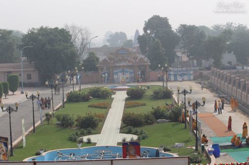 Garden view at Rangeeli Mahal - Barsana