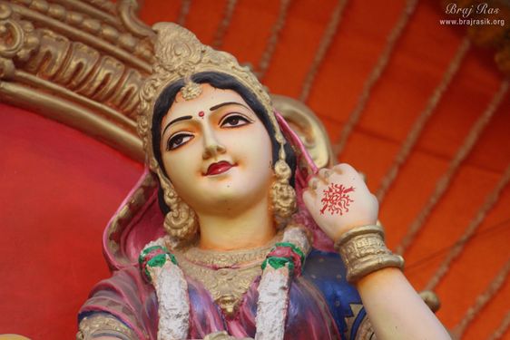 Closeup darshan of Shri Radharani at Rangeeli Mahal - Barsana