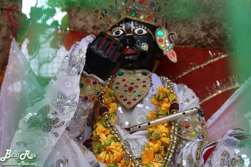 Closeup darshan of Shri Krishna in white attire at Chir Ghat or Cheer Ghat, Vrindavan