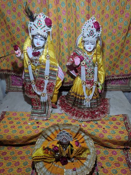 Close darshan of Shri Radha Krishna at Bankhandi Mahadev, Vrindavan