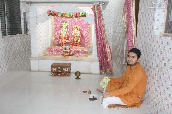 Distant darshan of Shri Radha Krishna at Bankhandi Mahadev, Vrindavan