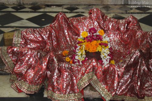 Close darshan in Shringar of Bankhandi Mahadev, Vrindavan