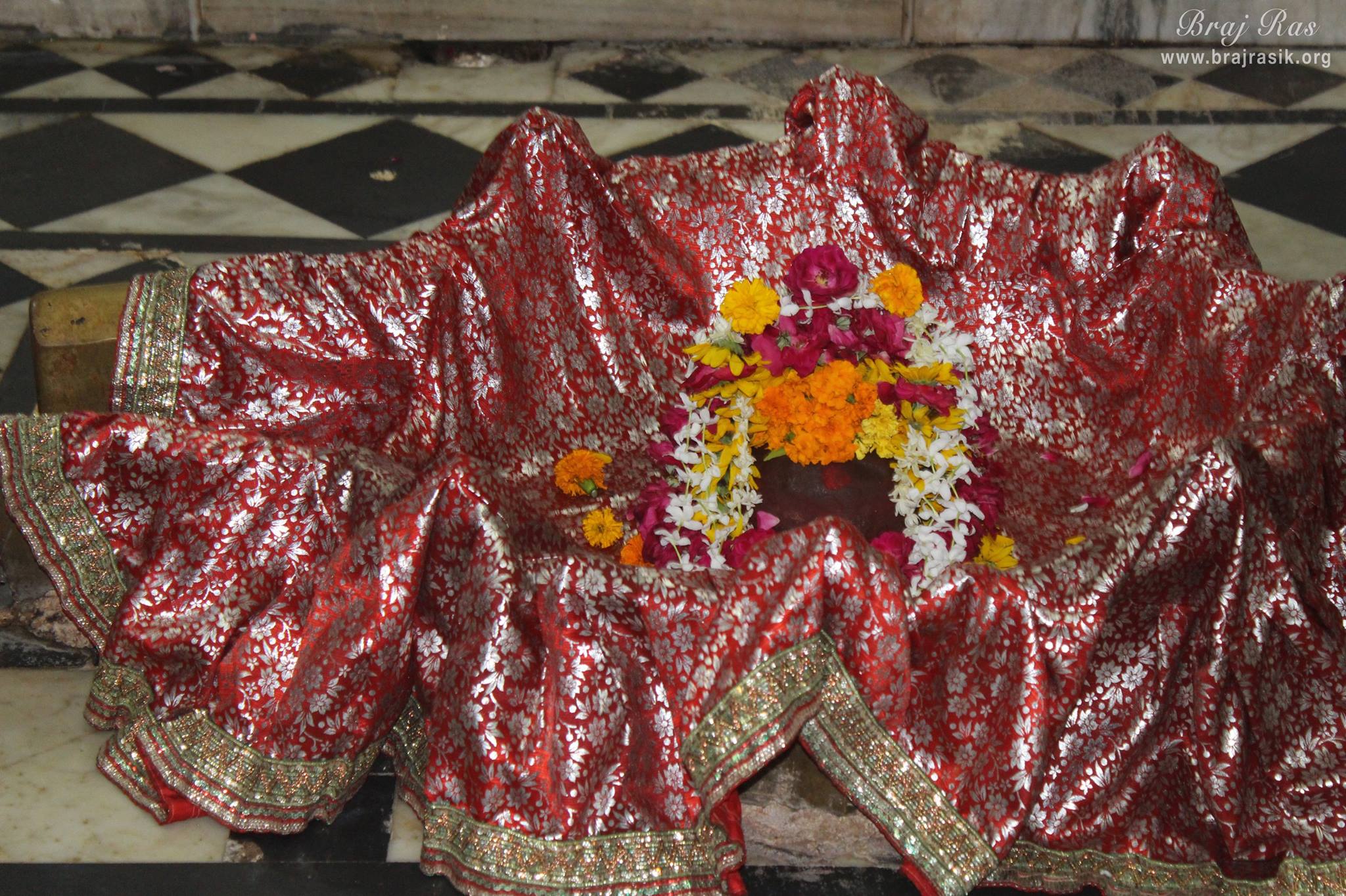 Close darshan in Shringar of Bankhandi Mahadev, Vrindavan