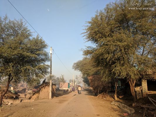 Road connecting to Bel Vana, Braj
