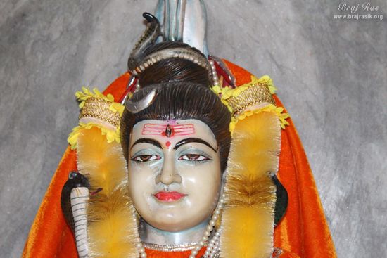 Closeup view of Lord Shiva at Aaseshwar Mahadev, Nandgaon