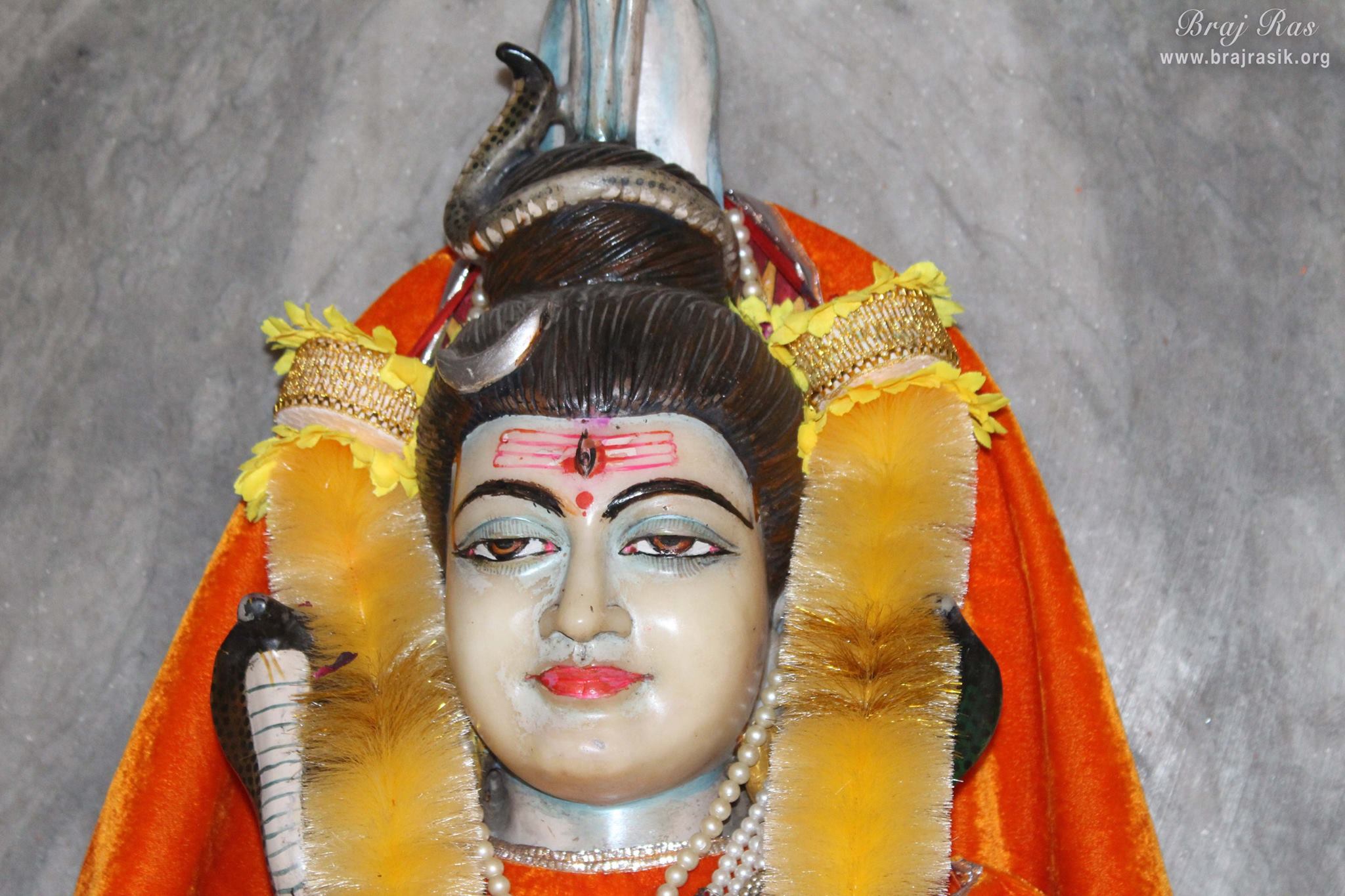 Closeup view of Lord Shiva at Aaseshwar Mahadev, Nandgaon