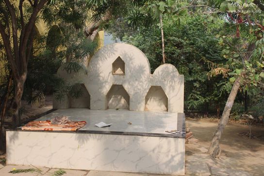 A seating dais at Aaseshwar Mahadev, Nandgaon