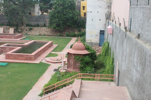 A small temple inside Rudra or Rudr Kunda (Rudana Kund) - Braj