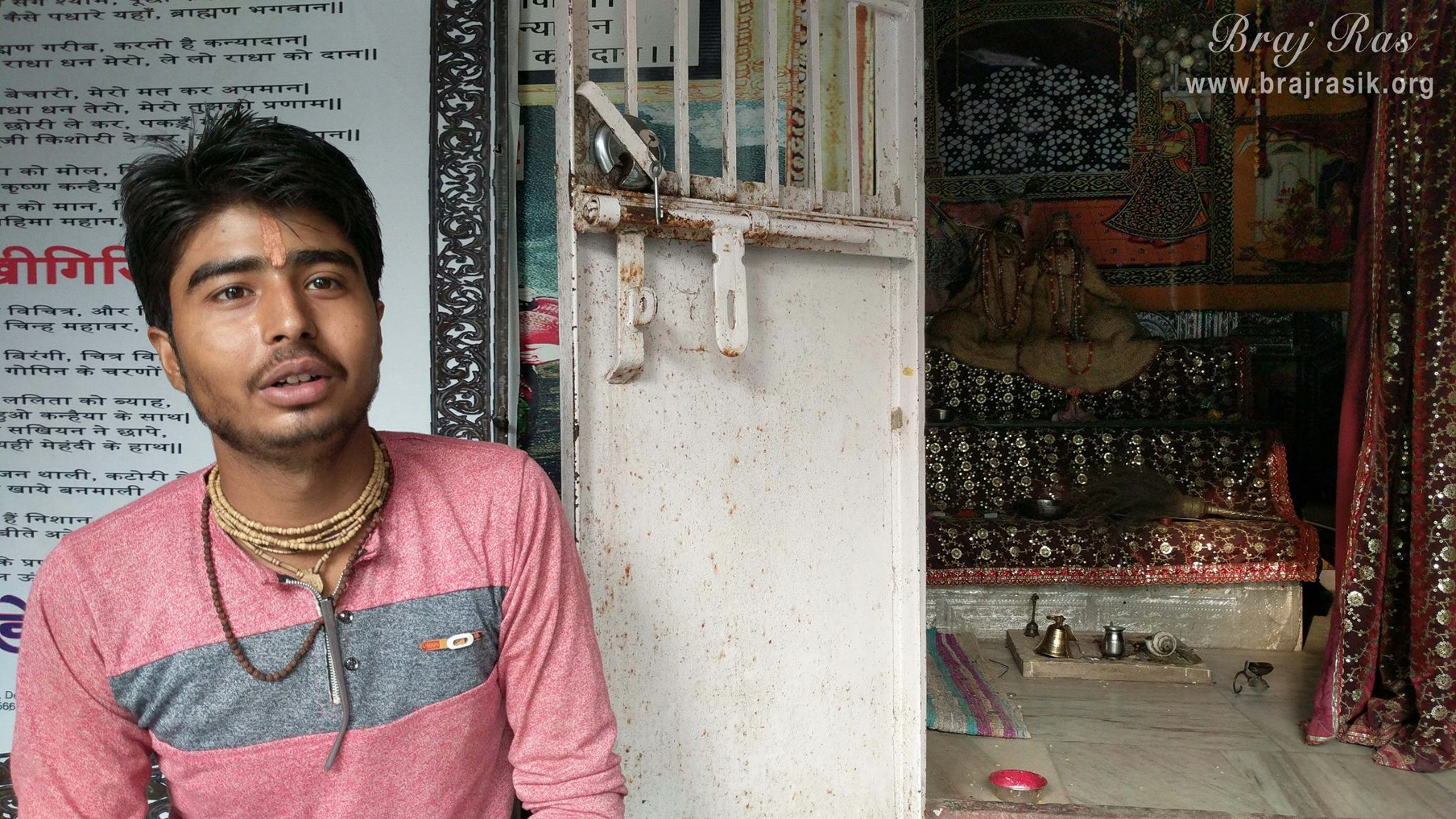 Sewayat outside temple of Shri Deha Bihari Ji at Deha Kund, Braj
