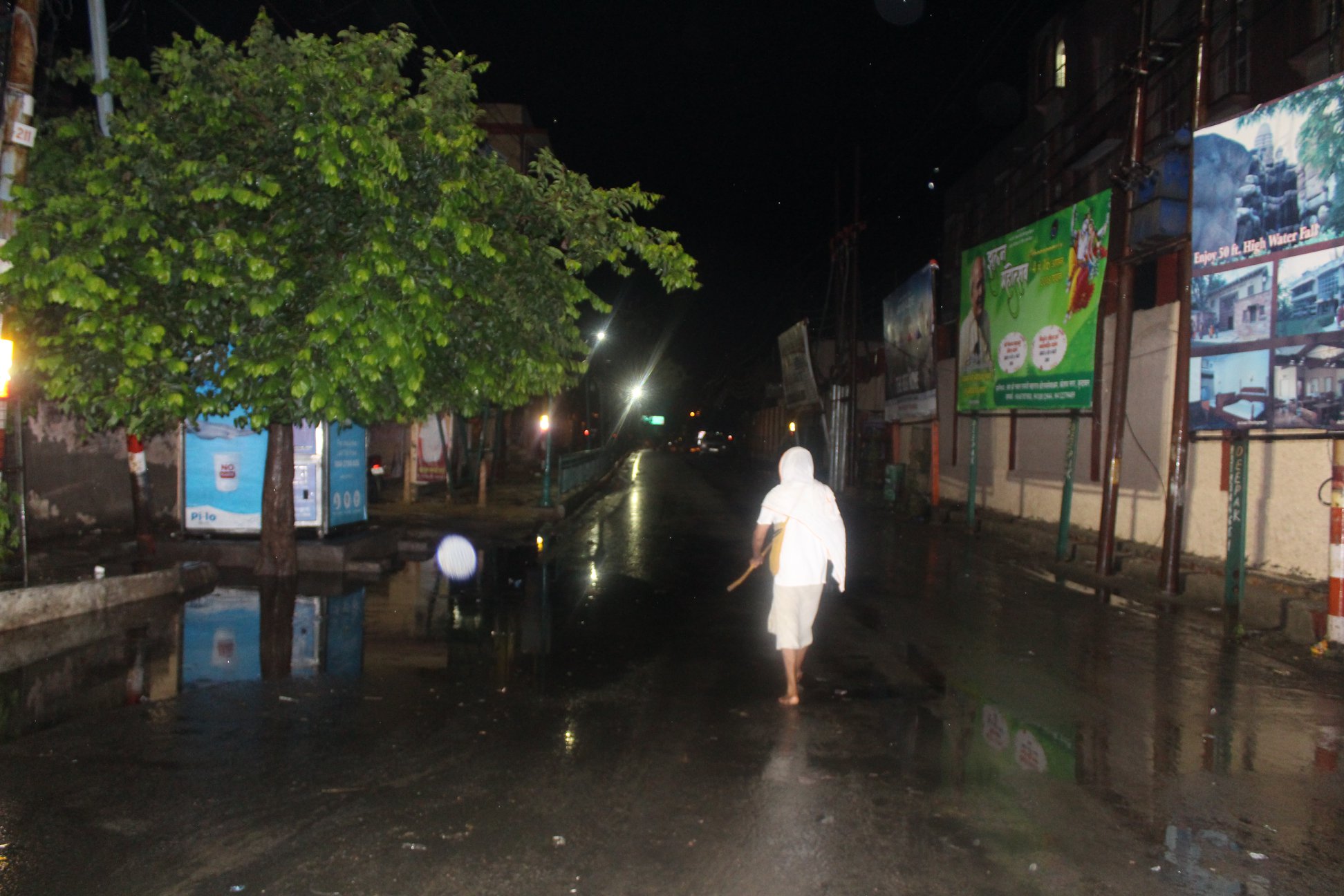 Rainy moments near Ramanreiti Police Station, Parikrama Marg, Vrindavan