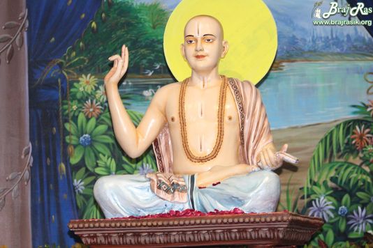 Rasik saint Shri Bhgwat Rasik at Prem Mandir Vrindavan