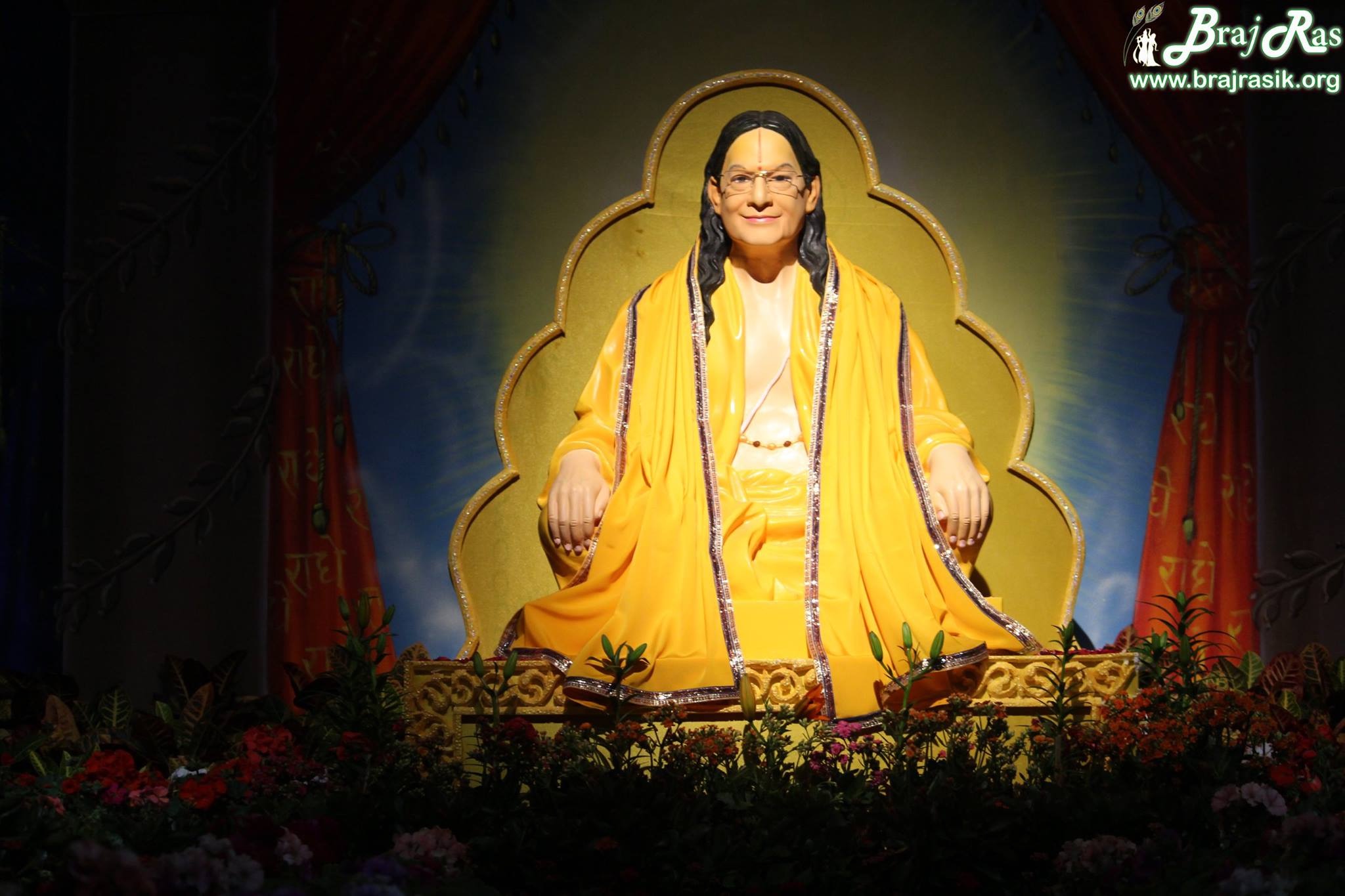 Another portrait of Rasik saint Jagadguru Shri Kripalu Ji at Prem Mandir Vrindavan