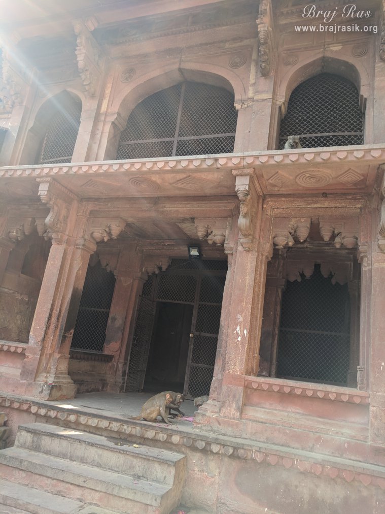 Front view of Old Radha Vallabh Temple, Vrindavan