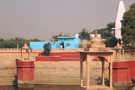View of stairs at Prem Sarovar - Barsana