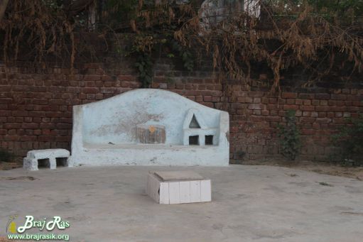 A small Maharaas Sthali at Prem Sarovar - Barsana