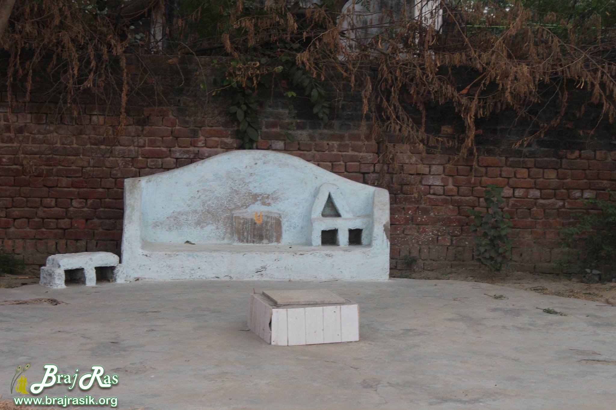 A small Maharaas Sthali at Prem Sarovar - Barsana