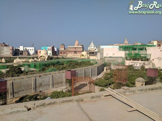 Distant view of boundary between Sewa Kunj and Kishor Van, Vrindavan