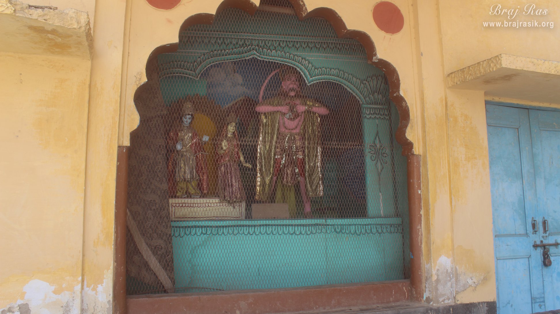 View of Pastimes of Hanuman Ji tearing his chest at Shri Rangji Mandir, Vrindavan