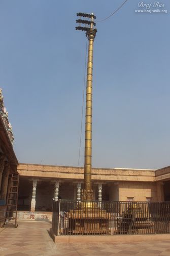 A close view of Garud Stambh inside Shri Rangji Mandir, Vrindavan