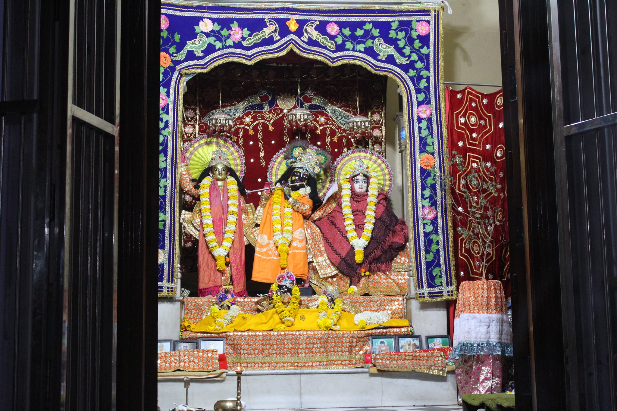 श्री चैतन्य गौड़ीय मठ, वृंदावन में श्री राधा कृष्ण के दर्शन
