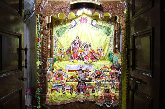 Darshan of Shri Radha Nayananand Ji at Surma Kunj, Vrindavan