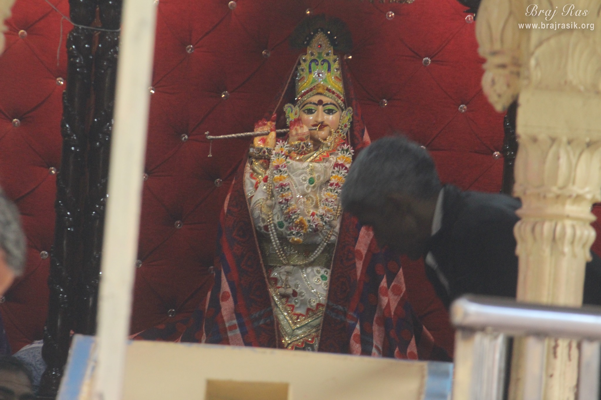 Another darshan of Banshichori or Bansichori Radharani darshan. This is the only Darshan in the world where Shri Radharani is holding a flute and playing it after stealing it from Shri Krishn. This darshan is only available in Nidhivan and nowhere else.