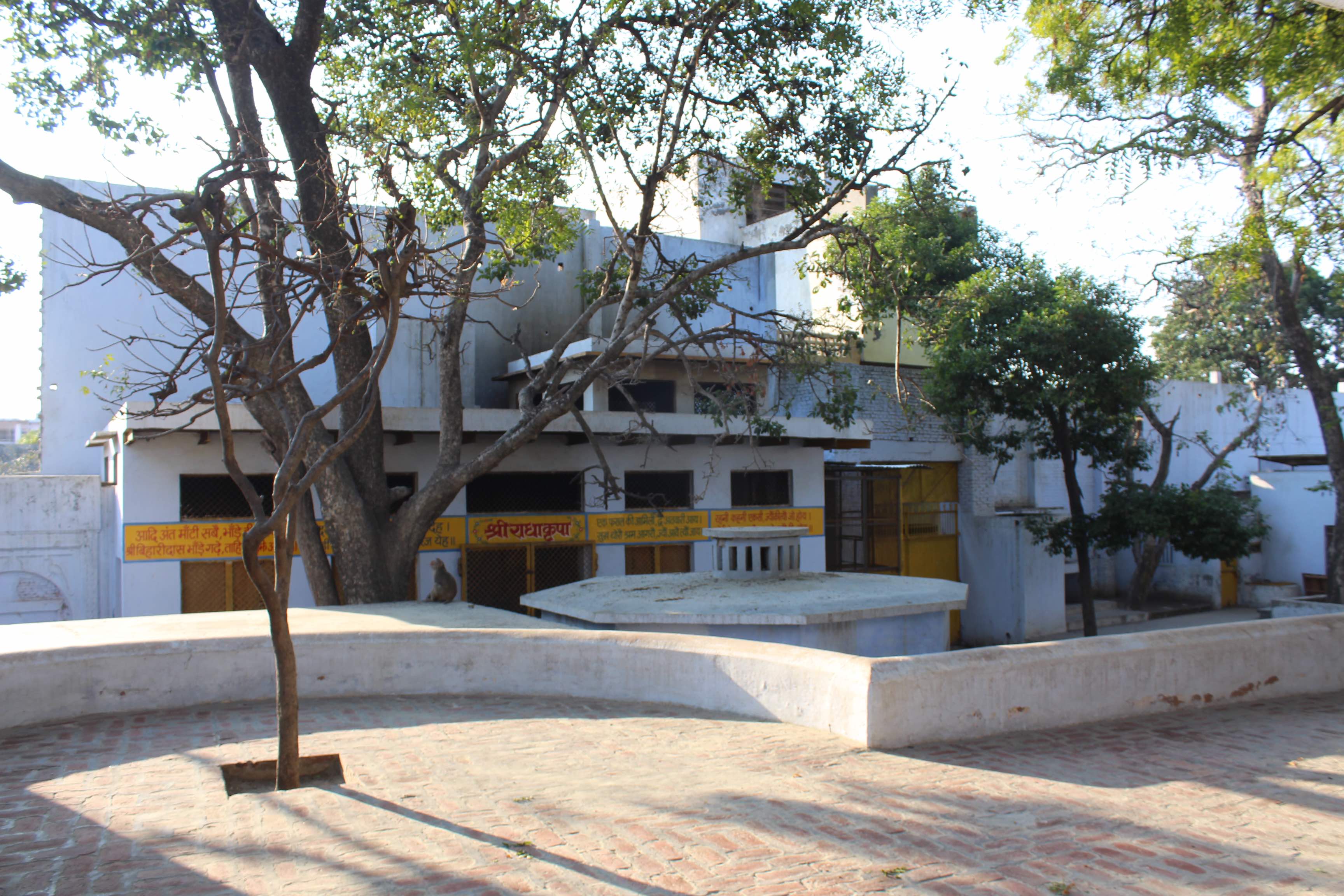 Inside view of Shri Tatiya Sthan, Vrindavan from a hut of Sadhu living there. Verses of various couplets written over the walls. Here Shri Lalit Kishori Dev and Shri Lalit Mohini Dev's samadhi is also located.