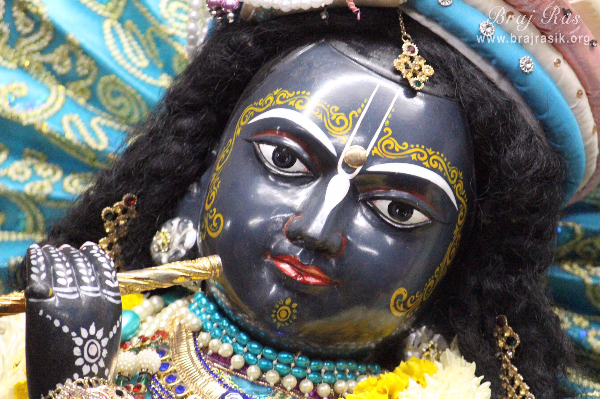 Close Darshan of Shri Krishna at Imlitala, Vrindavan.