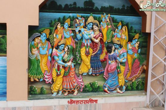 An art depicted on the wall "Maharaas Dance of Shri Radha Krishna with Braj Gopis" at Imlitala, Vrindavan.