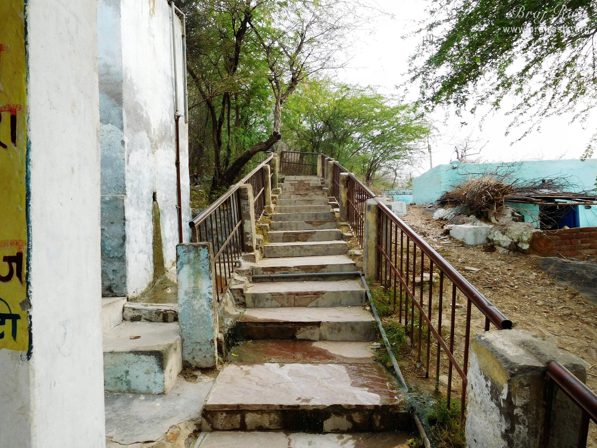 Stairs going to morkuti from Rasik saint Shri Nagridas Bhajan Kutir, while going down from Kutir it will reach towards Radha Sarovar in Gahvar van, Barsana.