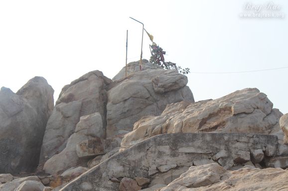 Close view of the rocks on the hill at Shri Kedarnath, Braj.