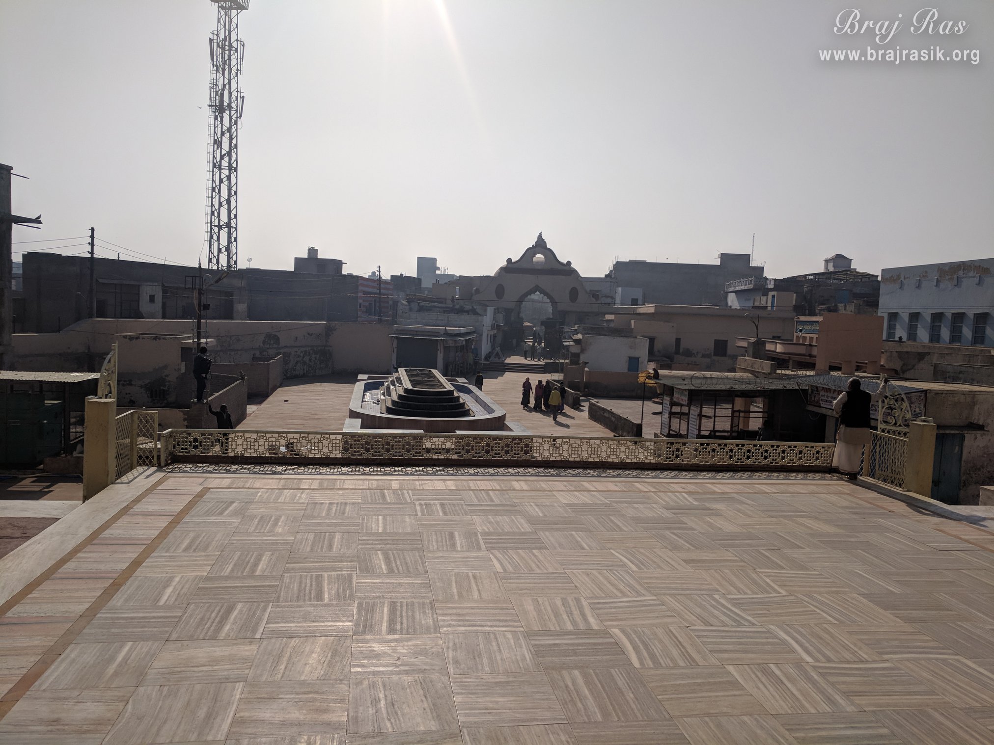शाहजी मंदिर, वृंदावन के मंदिर क्षेत्र का दृश्य
