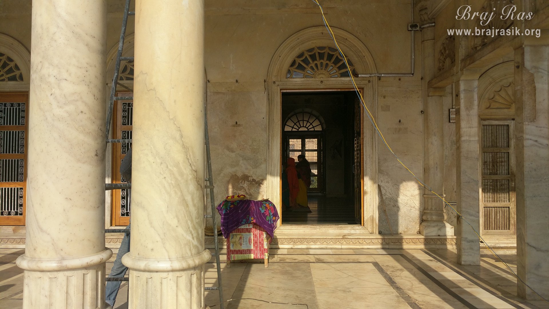 शाहजी मंदिर, वृंदावन का प्रवेश द्वार