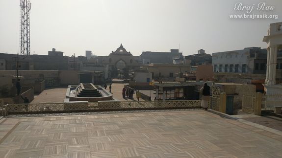 Front view of temple surroundings at Shahji temple, Vrindavan