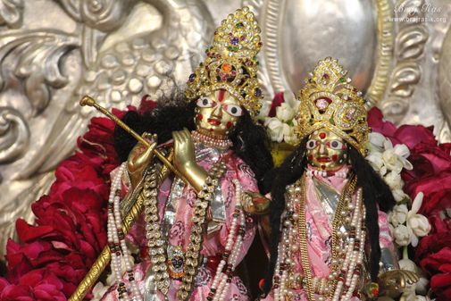 Beautiful close deity darshan of Shri Radha Krishna at Shahji temple, Vrindavan